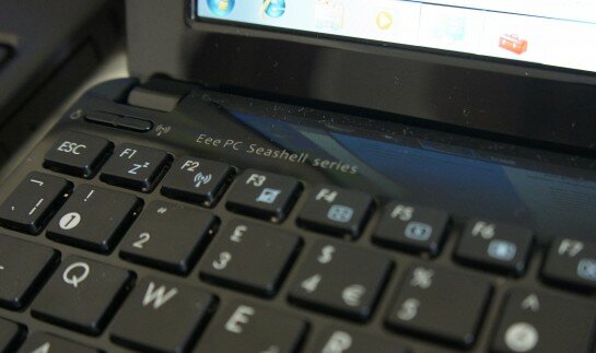ASUS Eee PC 1015T gets the curvacious Seasheel styling