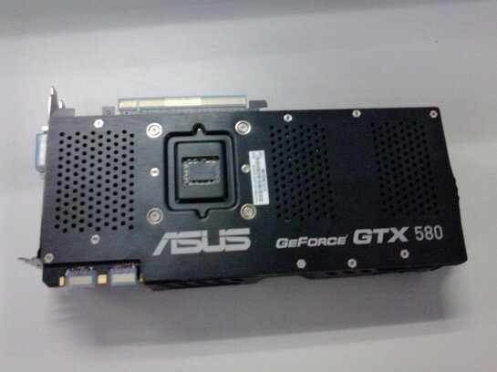 ASUS GeForce GTX 580 DirectCU II: card rear