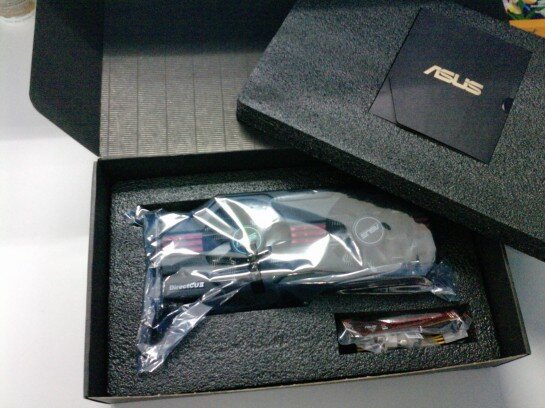 ASUS GeForce GTX 580 DirectCU II: well packed inside the box
