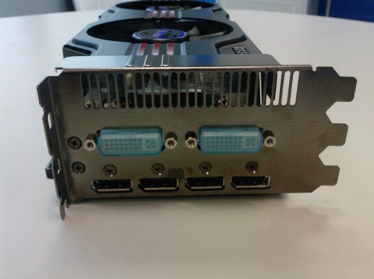 ASUS Radeon HD 6970 DirectCU II display ports